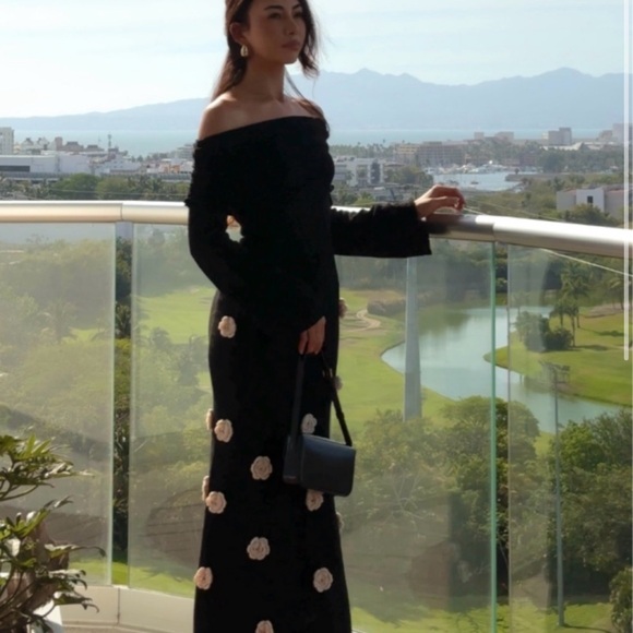 Elegant Black Off-Shoulder Dress with Floral Accents - Picture 6 of 6